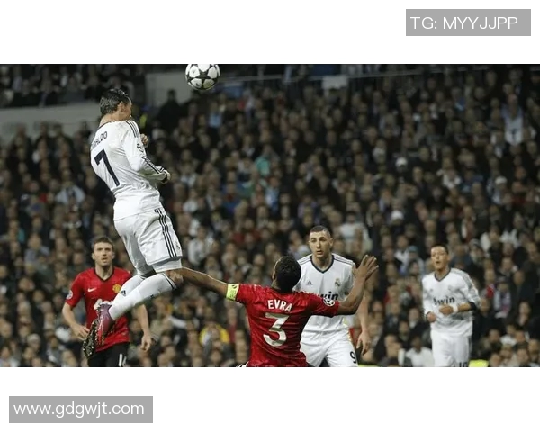 足球巨星街头秀技风采 技巧戏耍路人引爆全场热议